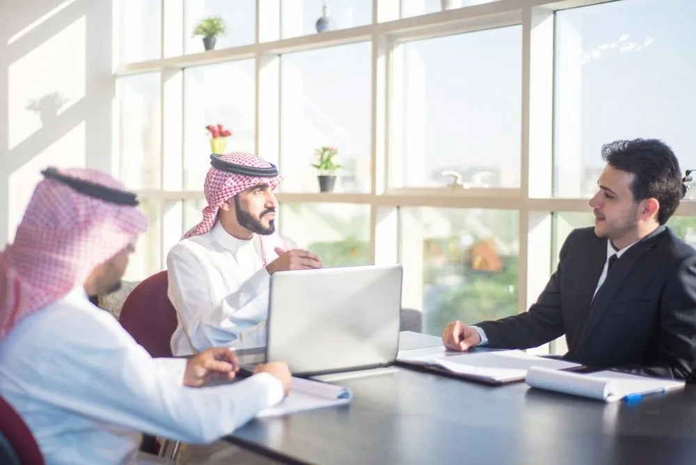 الخدمات التي يقدمها المعقب في السعودية: دليل شامل